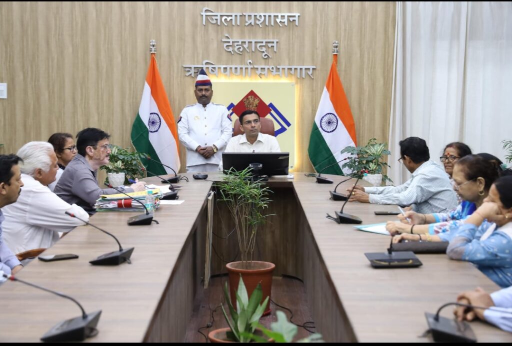 डीएम के आमंत्रण पर आंदोलनकारियों संग, सौहार्द माहौल में बैठक 