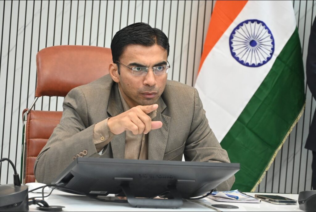 जिला प्रशासन ने तीन दिन में 87 हे0 जमीन निकालकर सुलझा दी जौलीग्रान्ट एयरपोर्ट विस्तारीकरण की वर्षों पुरानी गुत्थी। 