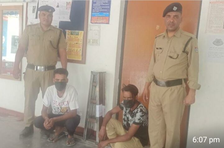 बसन्त विहार क्षेत्र मे दुकान में हुई चोरी की घटना का दून पुलिस ने किया अनावरण
