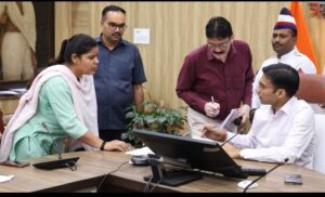 मुख्यमंत्री की प्रेरणा, से उत्तरोत्तर जन विश्वास कायम करता जिला प्रशासन का सोमवार जन दर्शनः 