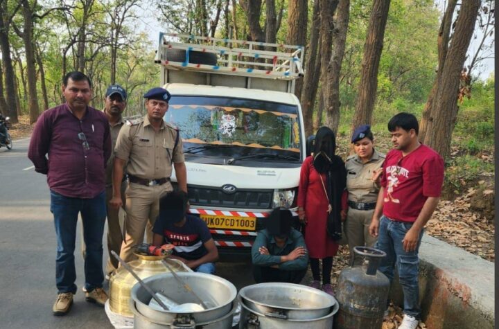 मन्दिर मे हुई चोरी की घटना का दून पुलिस ने किया खुलासा