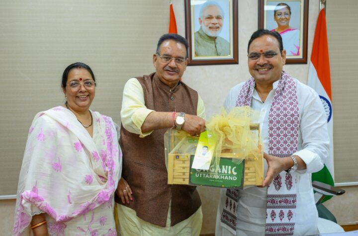 जयपुर में राजस्थान के मुख्यमंत्री भजनलाल शर्मा से शिष्टाचार भेंट करते उत्तराखंड के कृषि मंत्री गणेश जोशी