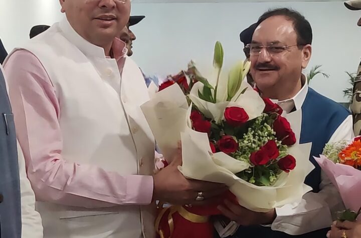 जे. पी नड्डा के देवभूमि उत्तराखंड आगमन पर जौलीग्रांट एयरपोर्ट पर स्वागत किया।